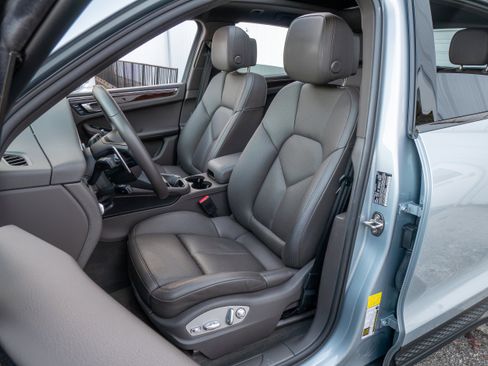 Used 2023 Porsche Macan image 5