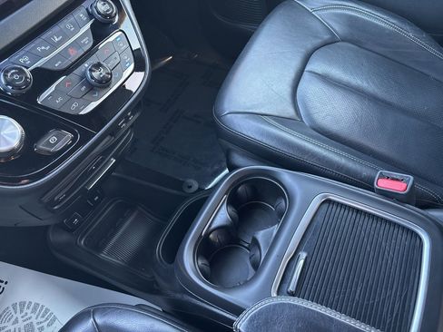 Used 2018 Chrysler Pacifica Touring-L Plus w/ Advanced Safetytec Group image 21