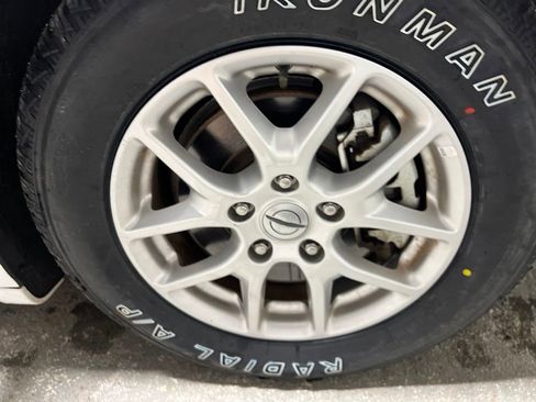 Used 2023 Chrysler Pacifica Touring-L FWD image 41