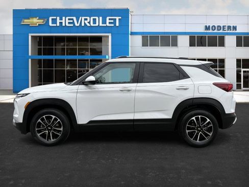 Certified 2025 Chevrolet TrailBlazer LT w/ LT Cold Weather Package image 2