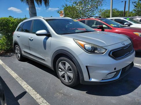 Used 2017 Kia Niro LX image 2