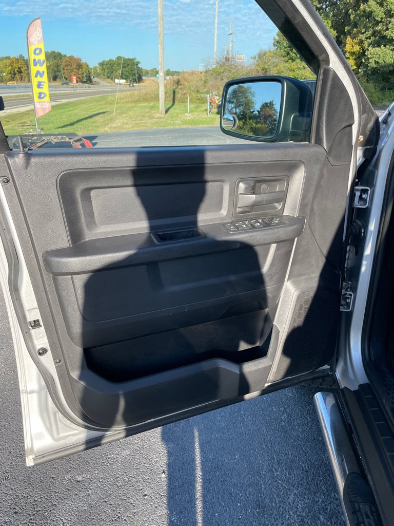 Used 2015 RAM 1500 Express AWD/4WD image 10