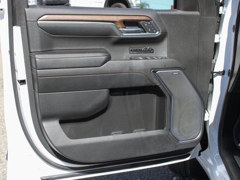 Used 2024 Chevrolet Silverado 1500 High Country image 16