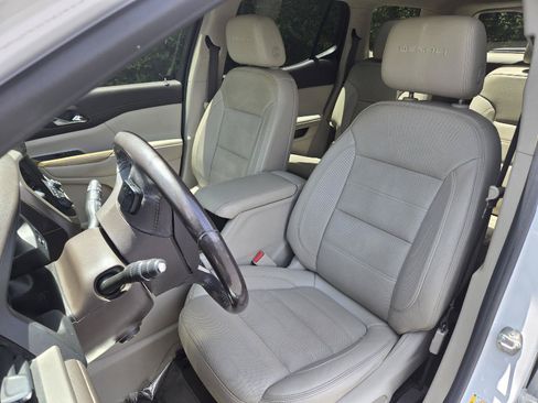 Used 2019 GMC Acadia Denali w/ Technology Package FWD image 16