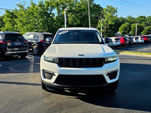 Used 2023 Jeep Grand Cherokee Limited w/ Black Appearance Package AWD/4WD image 2