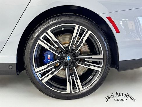 Used 2023 BMW 760i xDrive w/ Executive Package AWD/4WD image 40
