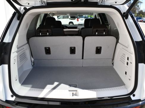 Used 2024 GMC Acadia Denali w/ Super Cruise Package image 8