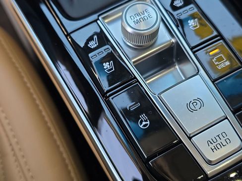 Used 2020 Kia Cadenza Limited image 23