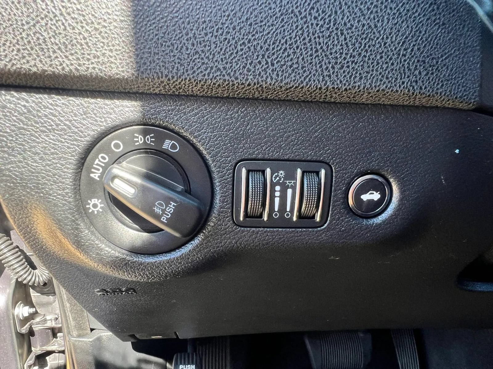 Used 2014 Dodge Charger SXT Plus RWD image 11