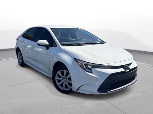 Used 2026 Toyota Corolla LE FWD image 4