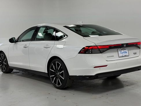 Used 2025 Honda Accord Touring image 3
