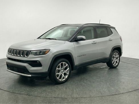 Used 2025 Jeep Compass Limited AWD/4WD image 3