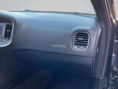 Used 2017 Dodge Charger SXT image 17