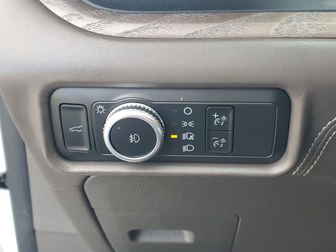 Certified 2022 Ford Explorer Platinum w/ Equipment Group 601A image 31