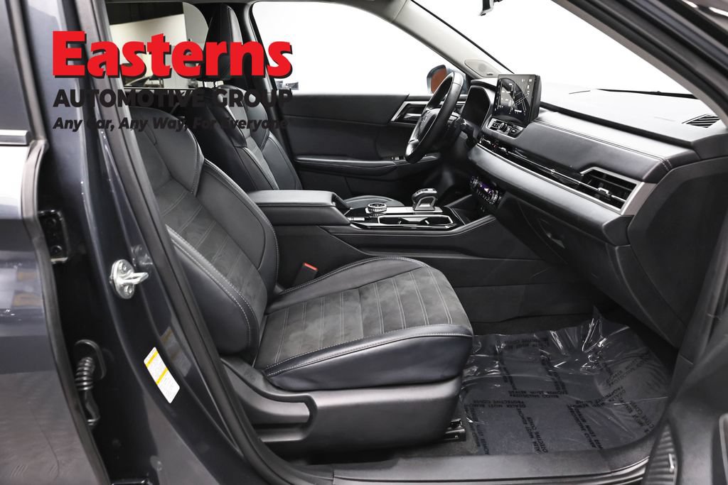 Used 2025 Mitsubishi Outlander SE AWD/4WD image 25