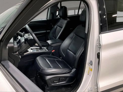 Used 2023 Ford Explorer XLT w/ Equipment Group 202A AWD/4WD image 22