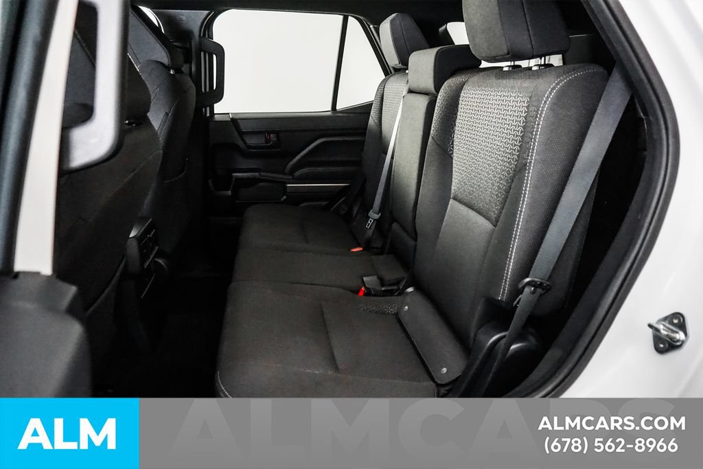 Used 2025 Toyota 4Runner SR5 AWD/4WD image 17