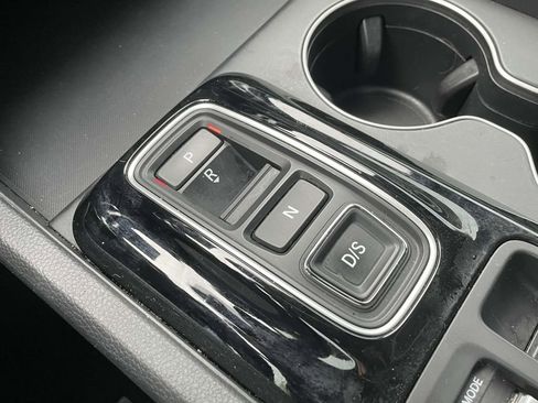 Used 2025 Honda Pilot Sport image 30