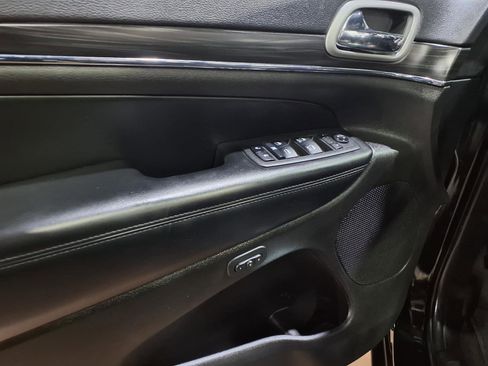 Used 2021 Jeep Grand Cherokee Limited AWD/4WD image 16