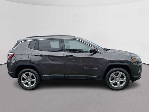 Used 2024 Jeep Compass Latitude w/ Sun and Sound Group AWD/4WD image 12
