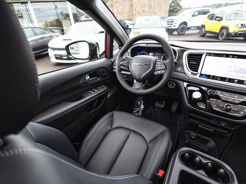 New 2026 Chrysler Pacifica Select w/ S Appearance Package image 24