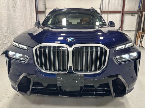 Used 2026 BMW X7 xDrive40i w/ M Sport Package image 2