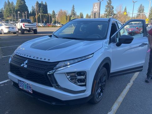 Used 2024 Mitsubishi Eclipse Cross Black Edition image 4
