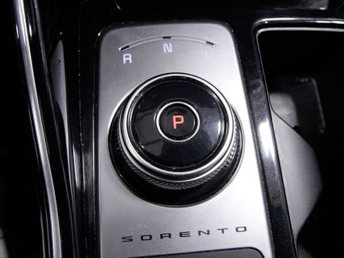 Used 2022 Kia Sorento SX Prestige w/ Panoramic Sunroof Package image 32