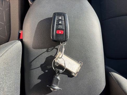 Used 2025 Toyota RAV4 XLE image 22