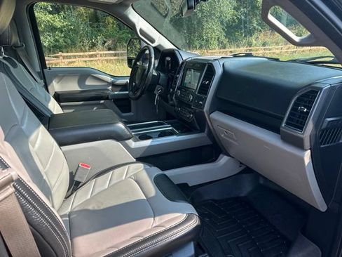 Used 2017 Ford F150 XLT w/ Equipment Group 302A Luxury AWD/4WD image 23