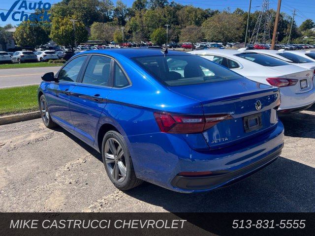 Used 2024 Volkswagen Jetta SE FWD image 4