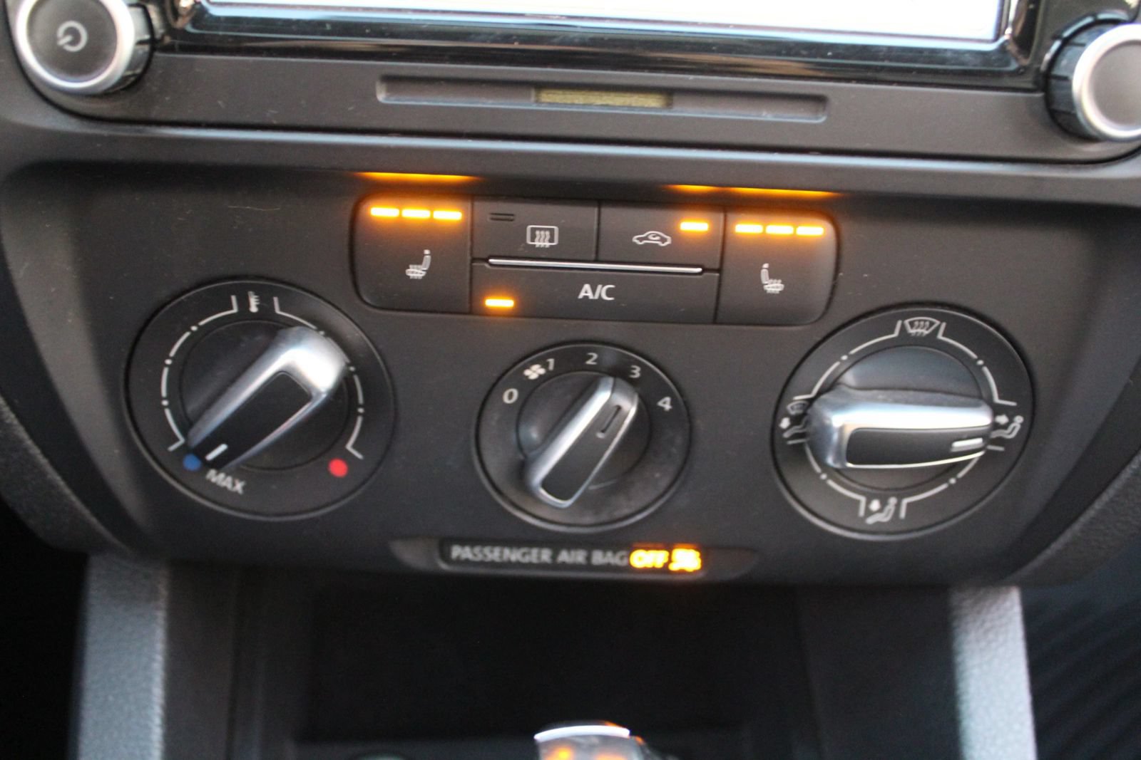 Used 2013 Volkswagen Jetta SE FWD image 19