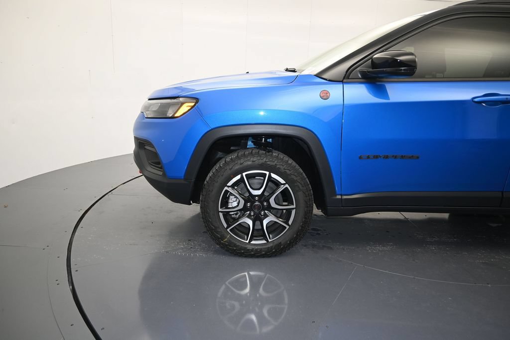 New 2026 Jeep Compass Trailhawk w/ Sun, Sound & Navigation Group AWD/4WD image 9