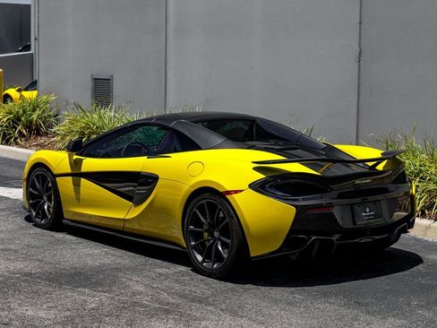 Used 2018 McLaren 570S Spider RWD image 3