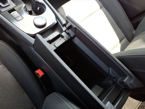 Used 2025 Nissan Rogue SV AWD/4WD image 33