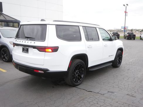 Used 2024 Jeep Wagoneer Series II AWD/4WD image 7
