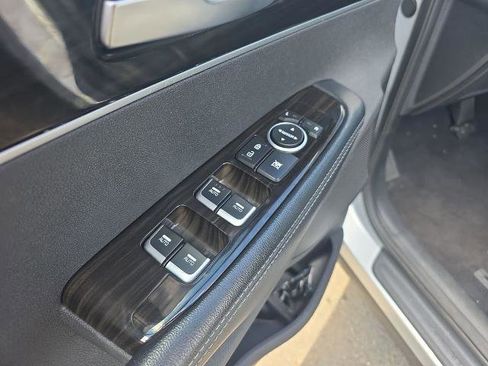 Used 2019 Kia Sorento EX AWD/4WD image 13