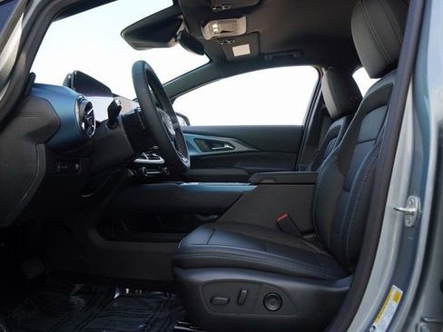New 2025 Chevrolet Equinox EV LT FWD image 24