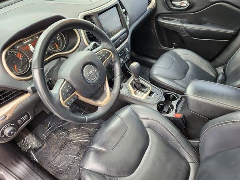 Used 2016 Jeep Cherokee Limited image 2