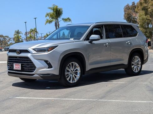 Used 2024 Toyota Grand Highlander AWD image 12