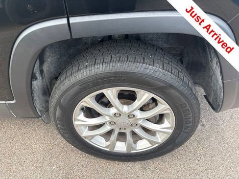 Used 2019 Jeep Cherokee Latitude w/ Popular Appearance Group FWD image 17