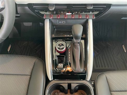 New 2025 GMC Canyon AT4 w/ AT4X Package image 11