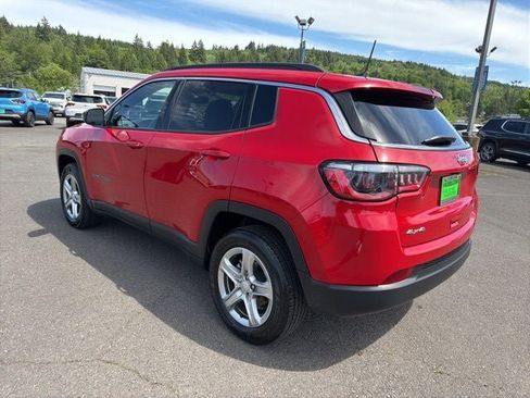 Used 2024 Jeep Compass Latitude AWD/4WD image 5