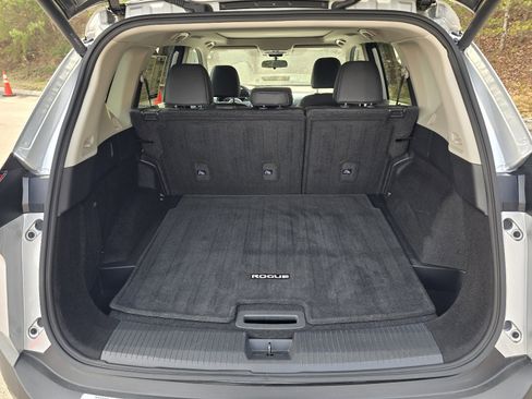 Used 2023 Nissan Rogue SV w/ SV Premium B Package image 25