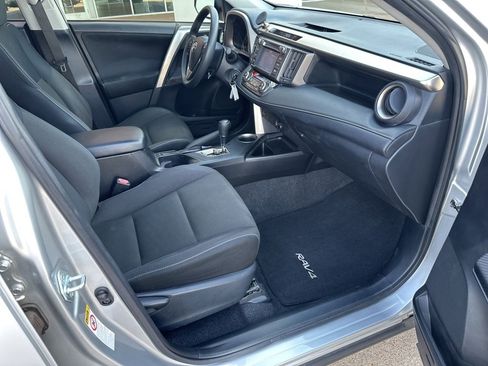 Used 2015 Toyota RAV4 XLE image 18