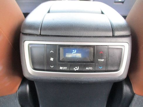 Used 2018 Toyota Highlander Limited FWD image 33