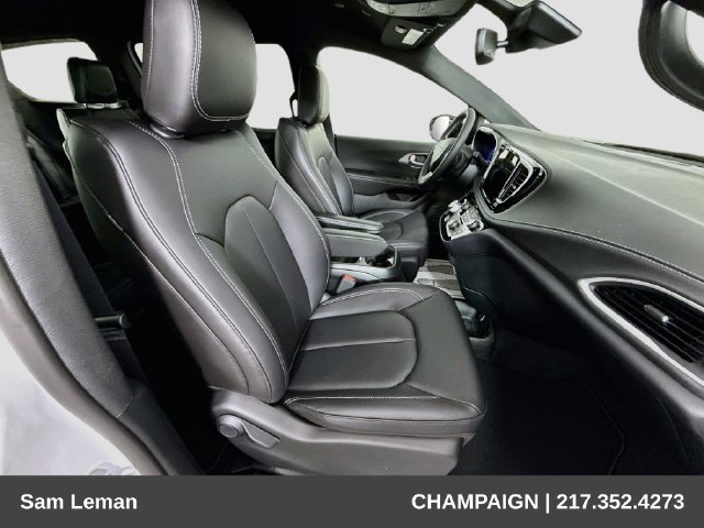 New 2027 Chrysler Pacifica Select AWD/4WD image 27