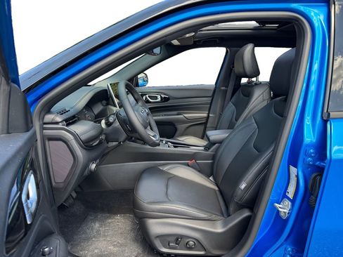 New 2025 Jeep Compass Limited w/ Sun & Sound Group image 9