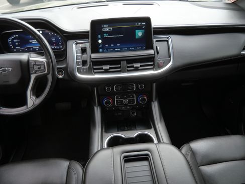 Used 2022 Chevrolet Suburban Z71 w/ Z71 Off-Road Package AWD/4WD image 10