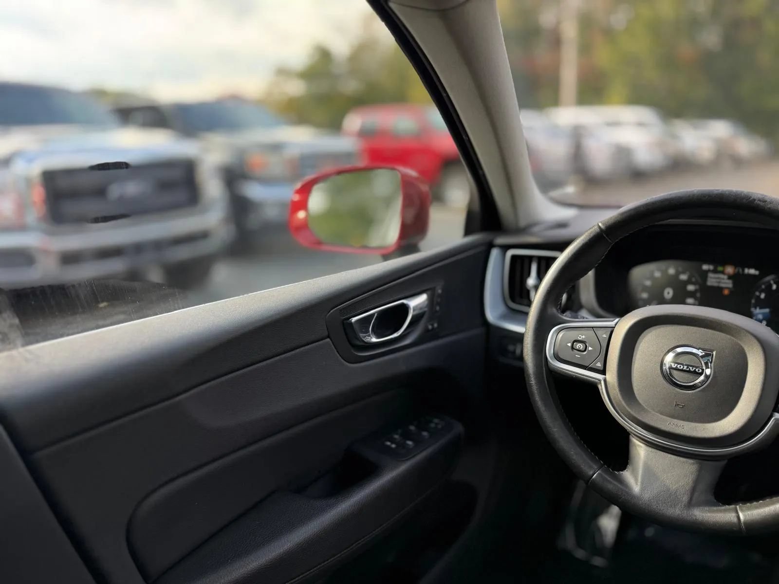 Used 2020 Volvo XC60 T6 Momentum AWD/4WD image 23